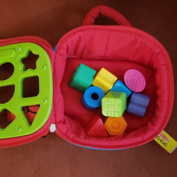 Take Along Shape Sorter (Melissa & Doug) - Picture 7 of 7